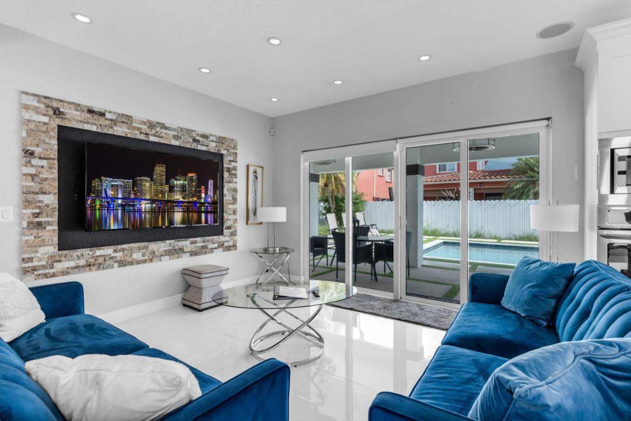 Prestigious With Pool Casa de férias
